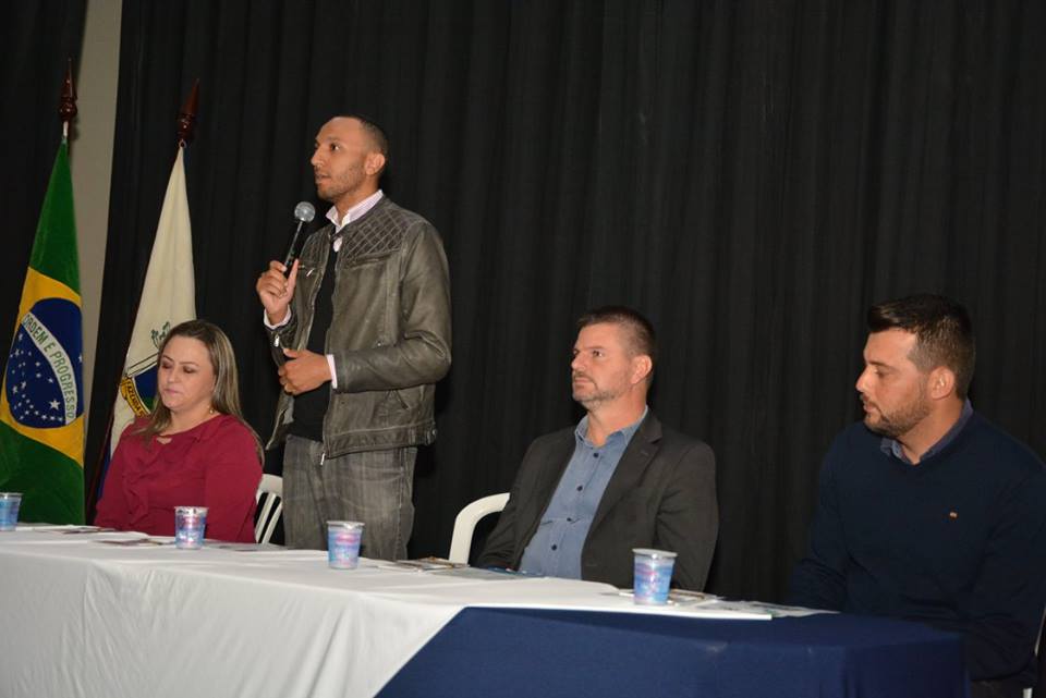 Programa ID Jovem beneficia a juventude de Fazenda Rio Grande Programa ID Jovem beneficia a juventude de Fazenda Rio Grande