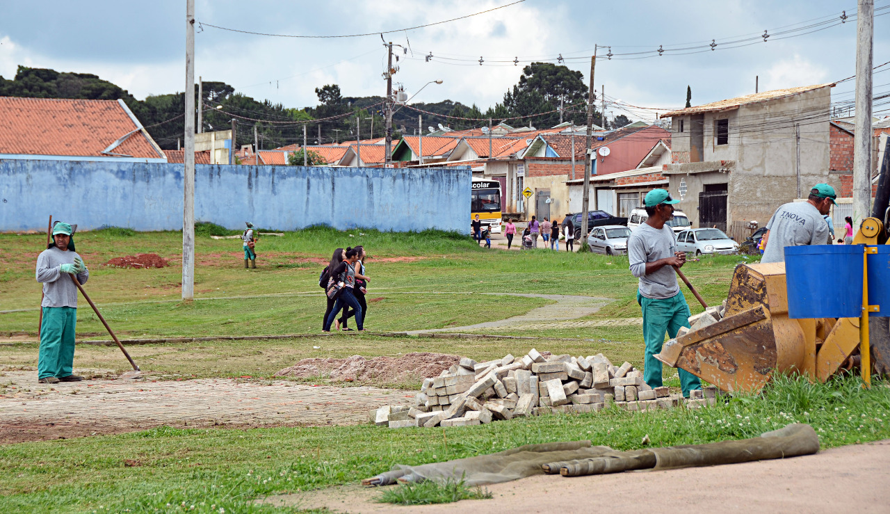 Prefeitura mantém ritmo de obras em ruas e leitos de rios Prefeitura mantém ritmo de obras em ruas e leitos de rios