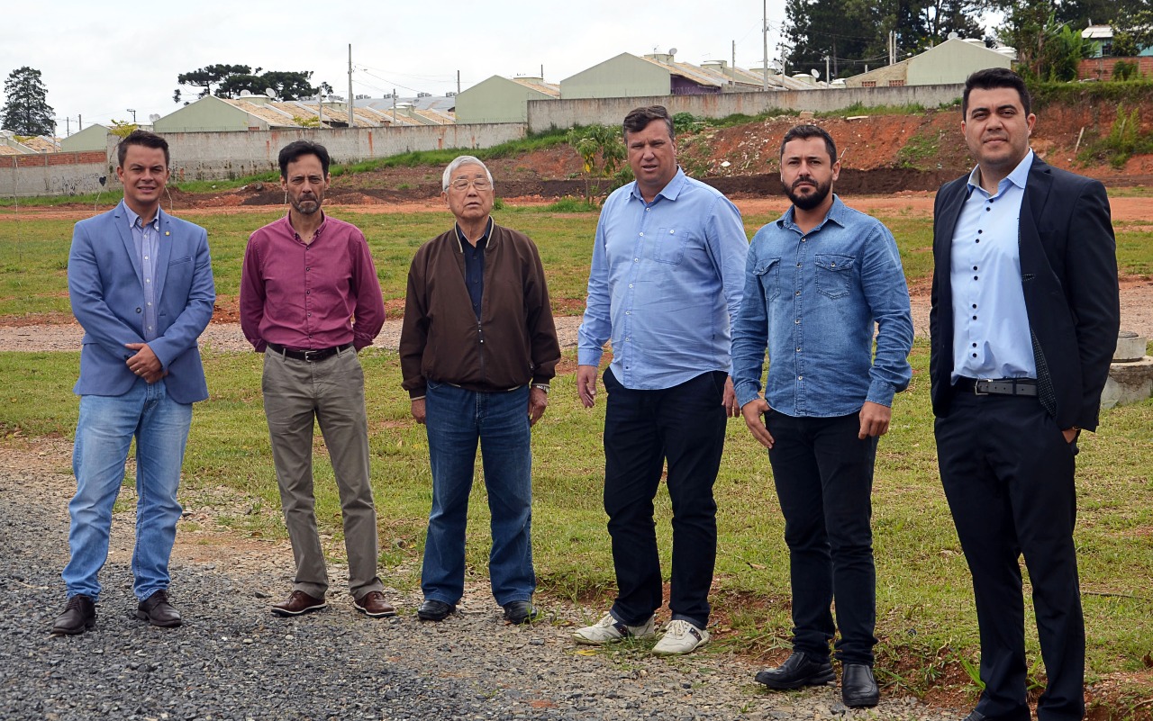 Empresa conhece o Parque Verde e plantará novas mudas de árvores Empresa conhece o Parque Verde e plantará novas mudas de árvores
