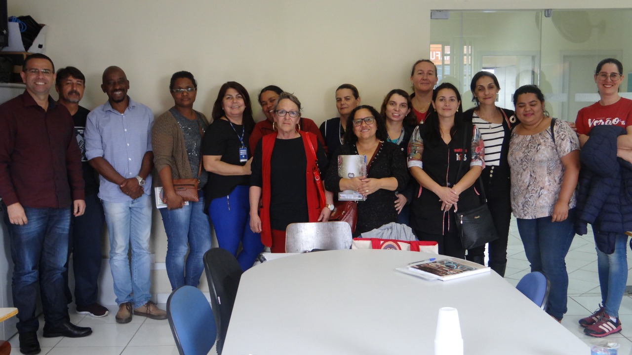 Educação realiza reunião com diretorias do CEEBJA e das escolas municipais Educação realiza reunião com diretorias do CEEBJA e das escolas municipais