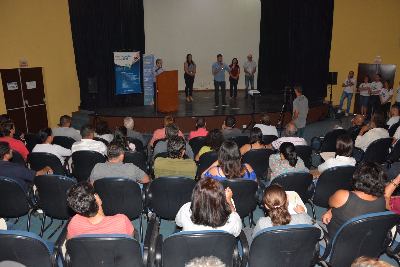 Prefeito Marcio Wozniack incentiva novos empreendedores em Fazenda Rio Grande Prefeito Marcio Wozniack incentiva novos empreendedores em Fazenda Rio Grande