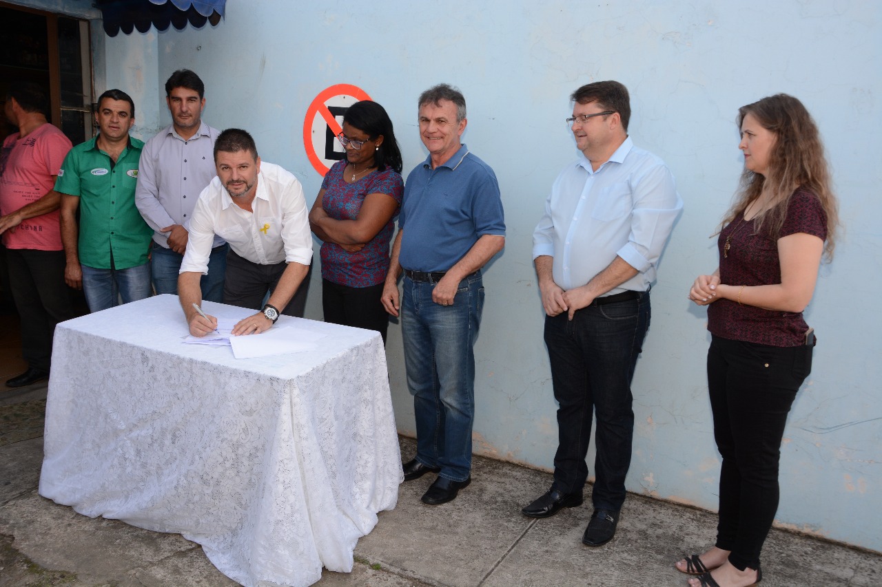 Apae e Fazenda Rio Grande recebe ônibus para sua unidade Apae e Fazenda Rio Grande recebe ônibus para sua unidade